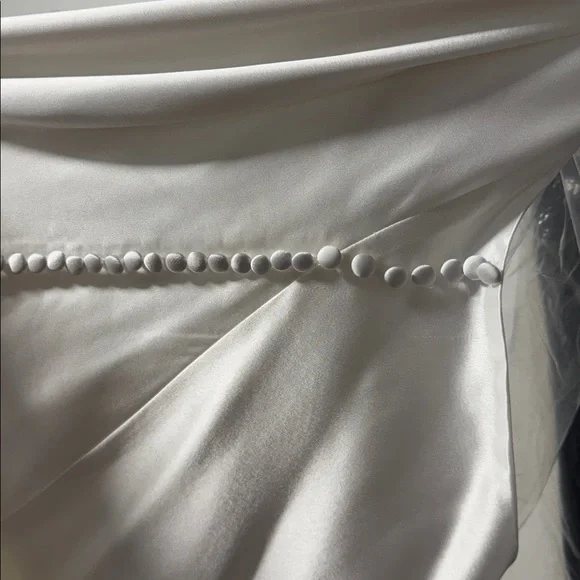 PENELOPE BACKLESS SATIN GOWN - Picture 5 of 6